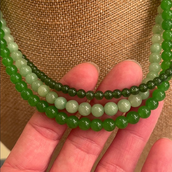 Green triple Beaded stones Necklace - Picture 7 of 7